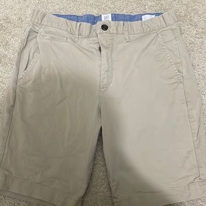 Gap 31 7 inch Men’s Khaki Shorts